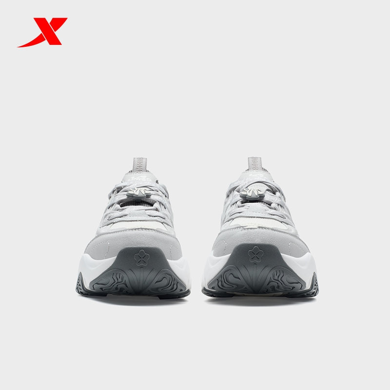 حذاء XTEP Petal 3.0 النسائي الكاجوال، لون رمادي فانتوم/أبيض قماشي، رقم الموديل 320008-9