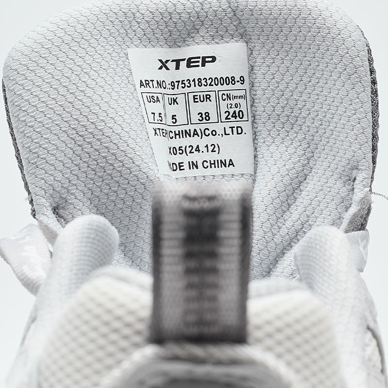 حذاء XTEP Petal 3.0 النسائي الكاجوال، لون رمادي فانتوم/أبيض قماشي، رقم الموديل 320008-9